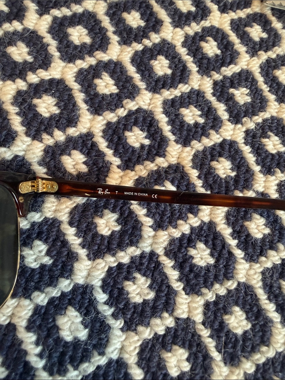 Ray-Ban Clubmaster Tortoise Gold Rim - Picture 2 of 4